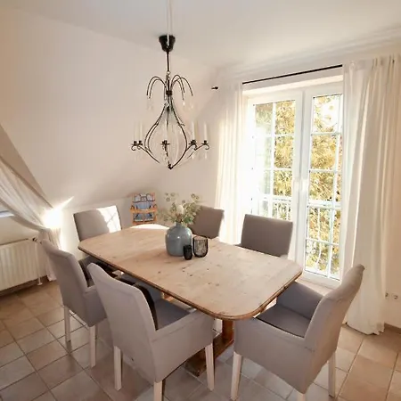 Hamptons House Hotell *