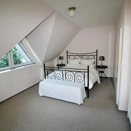 Hamptons House Hotell *